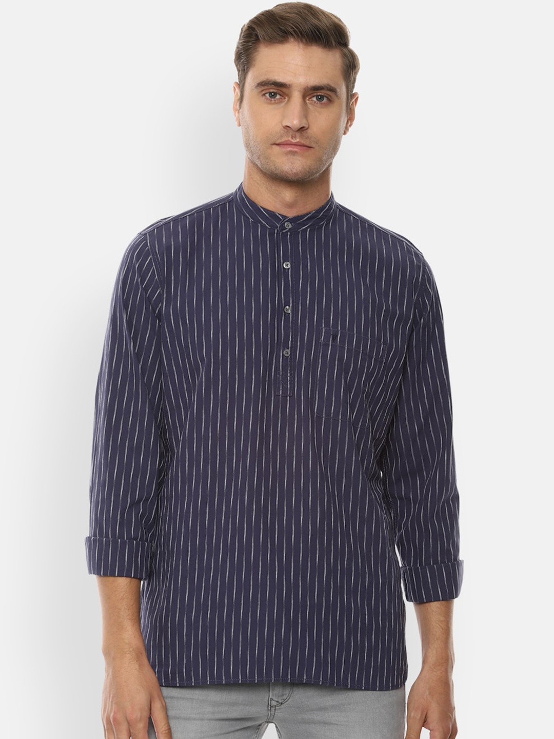 

Van Heusen Sport Men Navy Blue & White Slim Fit Striped Casual Shirt