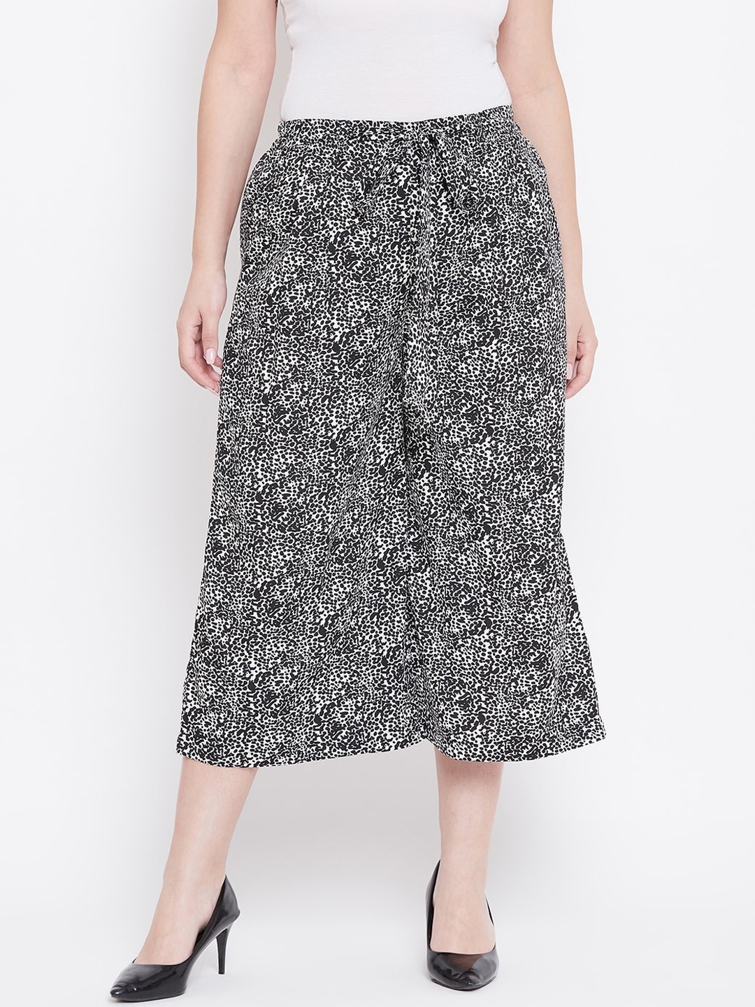 

TULIP 21 Women Black & White Regular Fit Printed Culottes