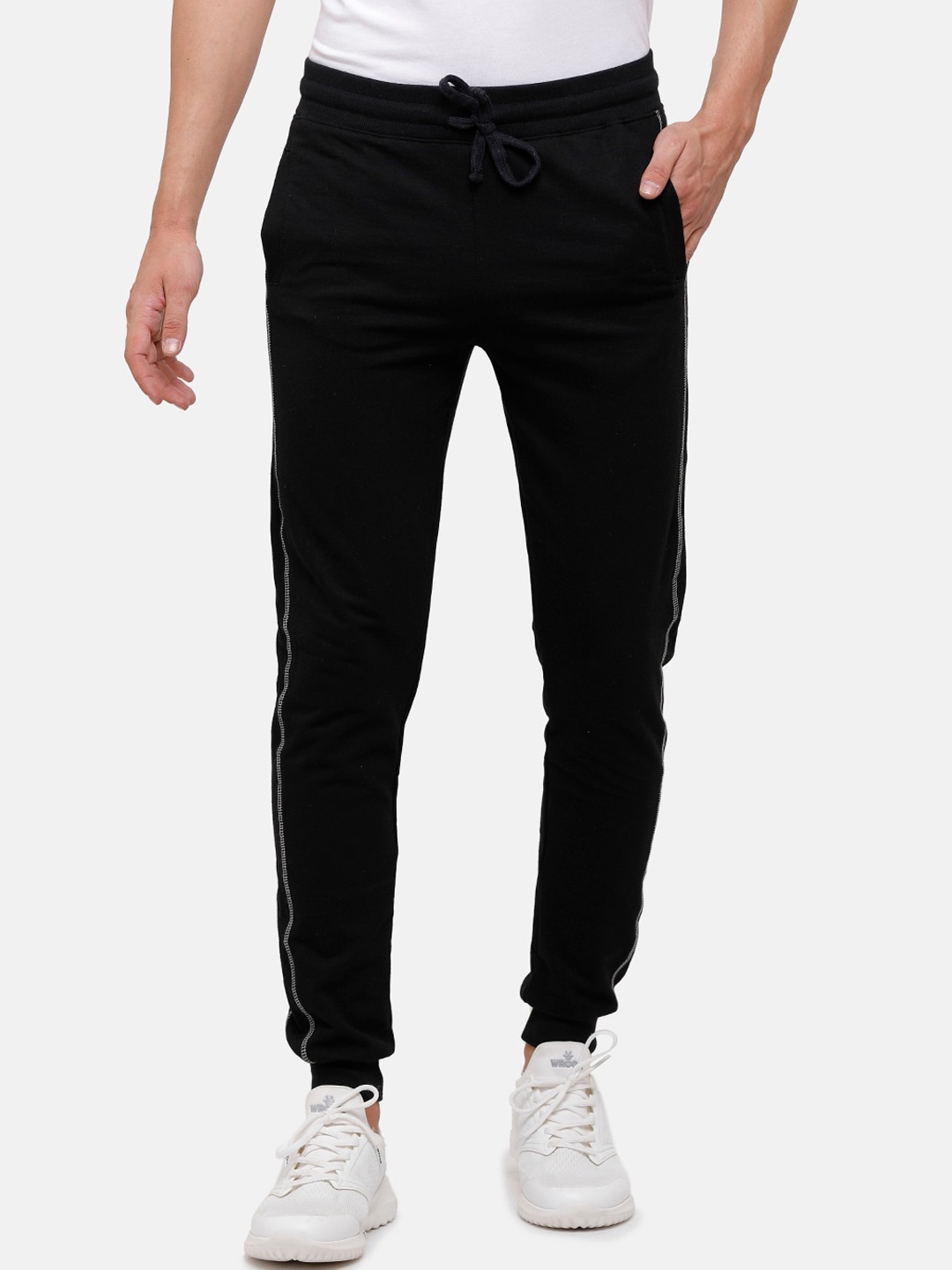 

MADSTO Men Black Solid Slim-Fit Joggers