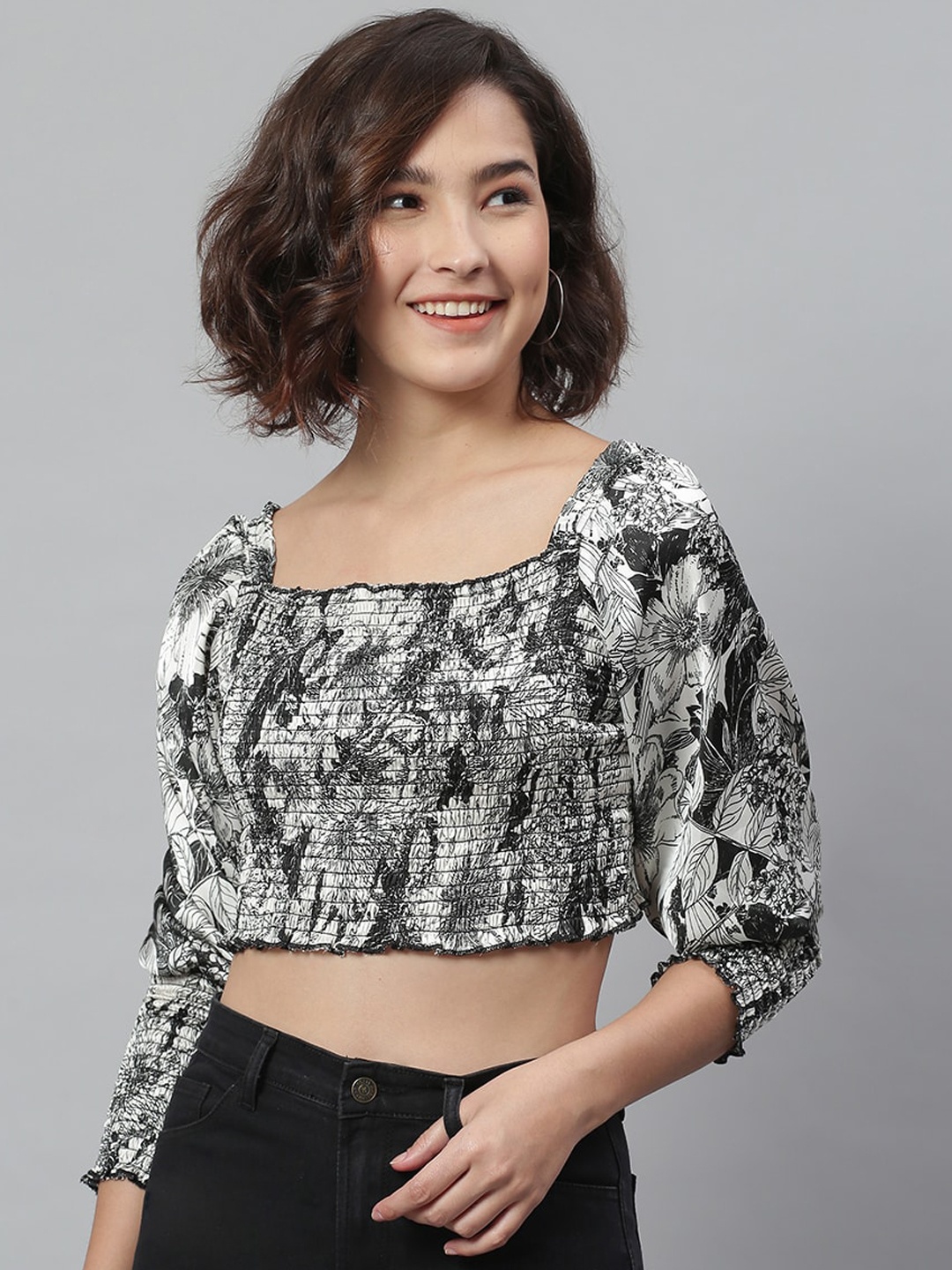 

KASSUALLY Black Floral Printed Puff Sleeves Blouson Crop Top