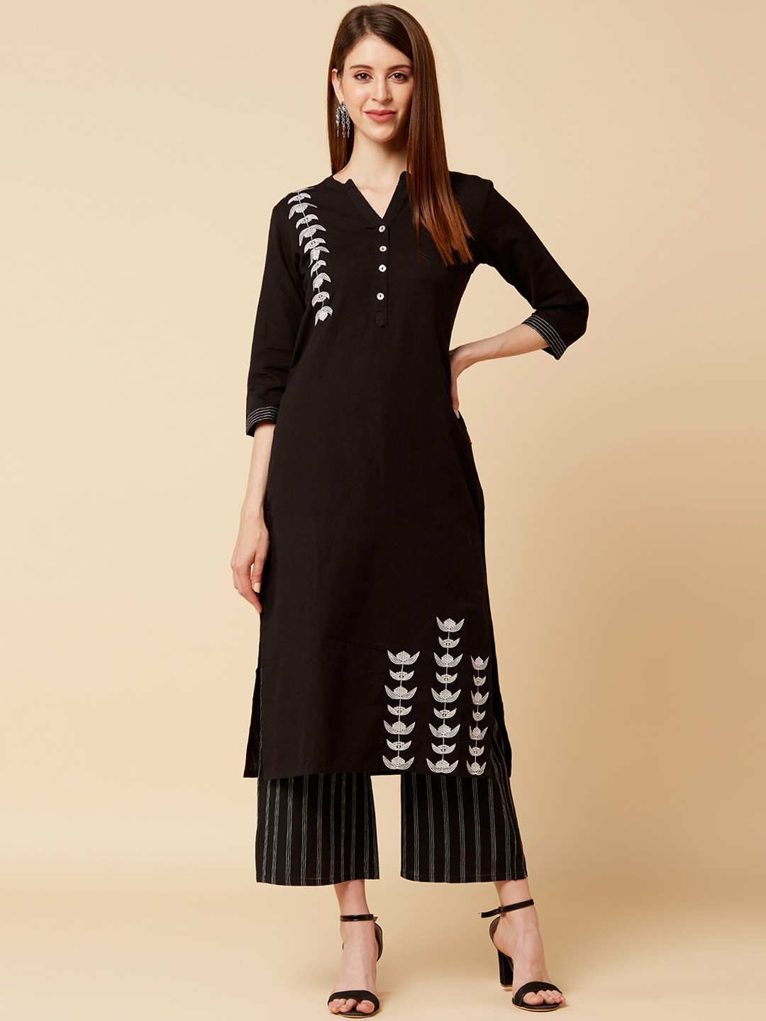 

Varanga Women Black Floral Regular Straight Kurta with Sharara