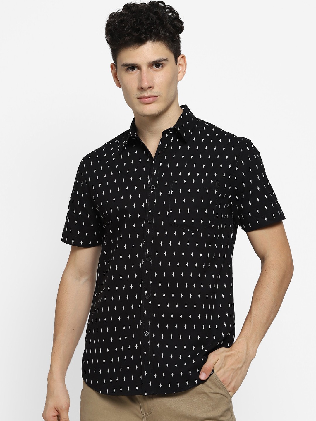

FOREVER 21 Men Black & White Regular Fit Printed Casual Shirt