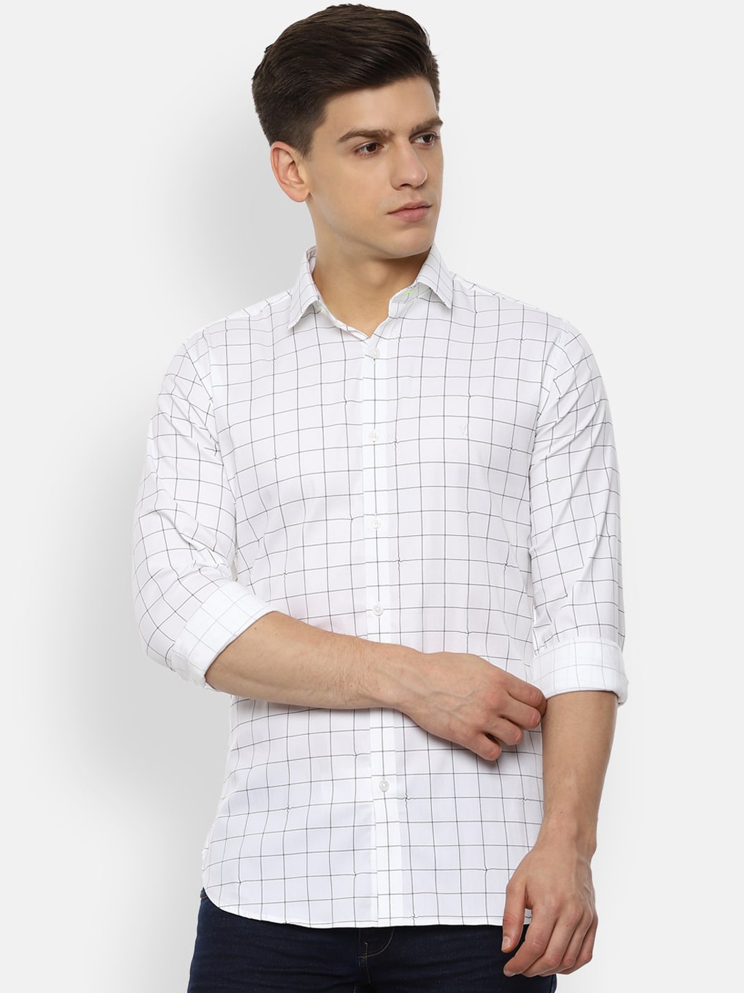 

V Dot Men White & Black Skinny Fit Checked Casual Shirt