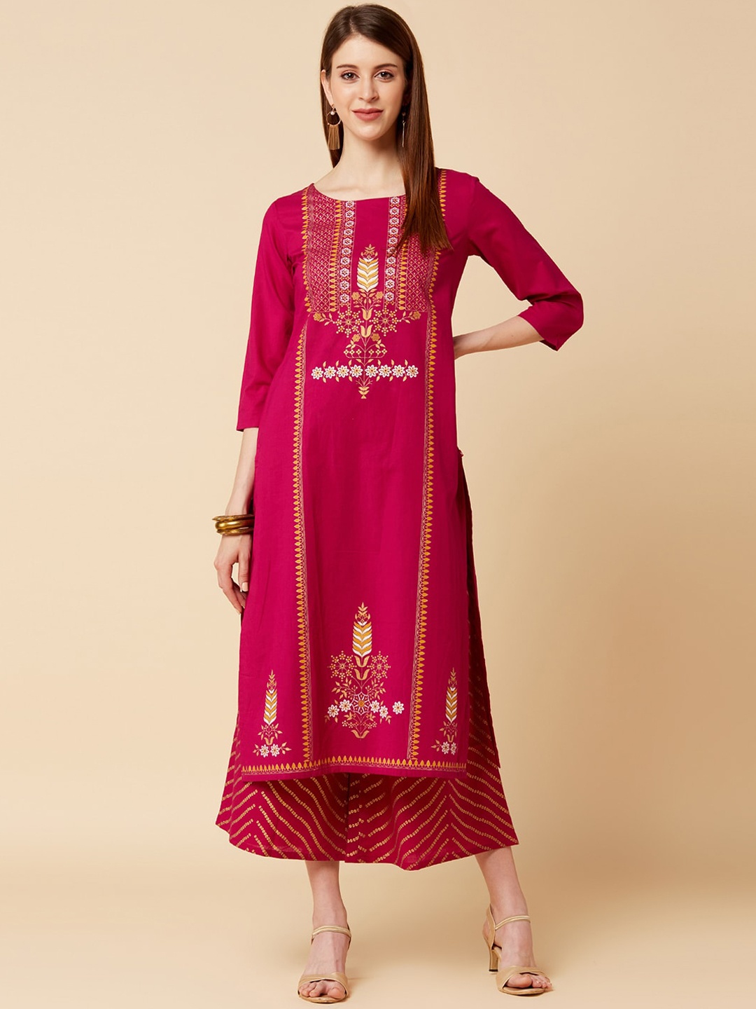 

Varanga Women Magenta Printed Kurta with Palazzos