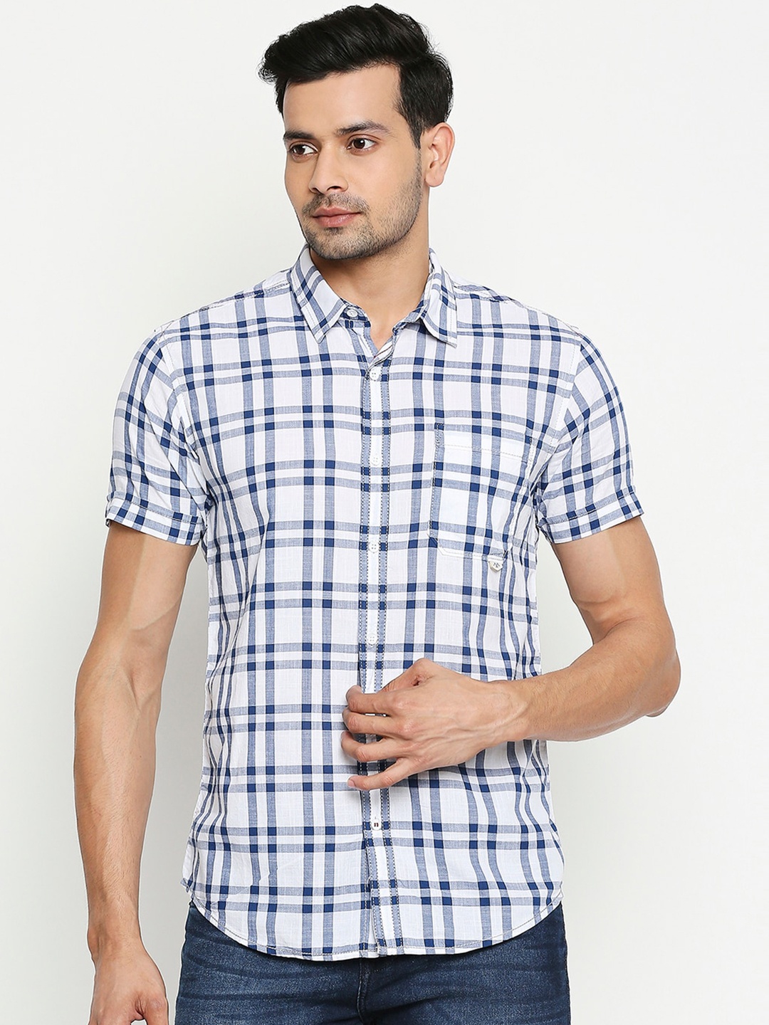 

Mufti Men White & Navy Blue Slim Fit Checked Casual Shirt