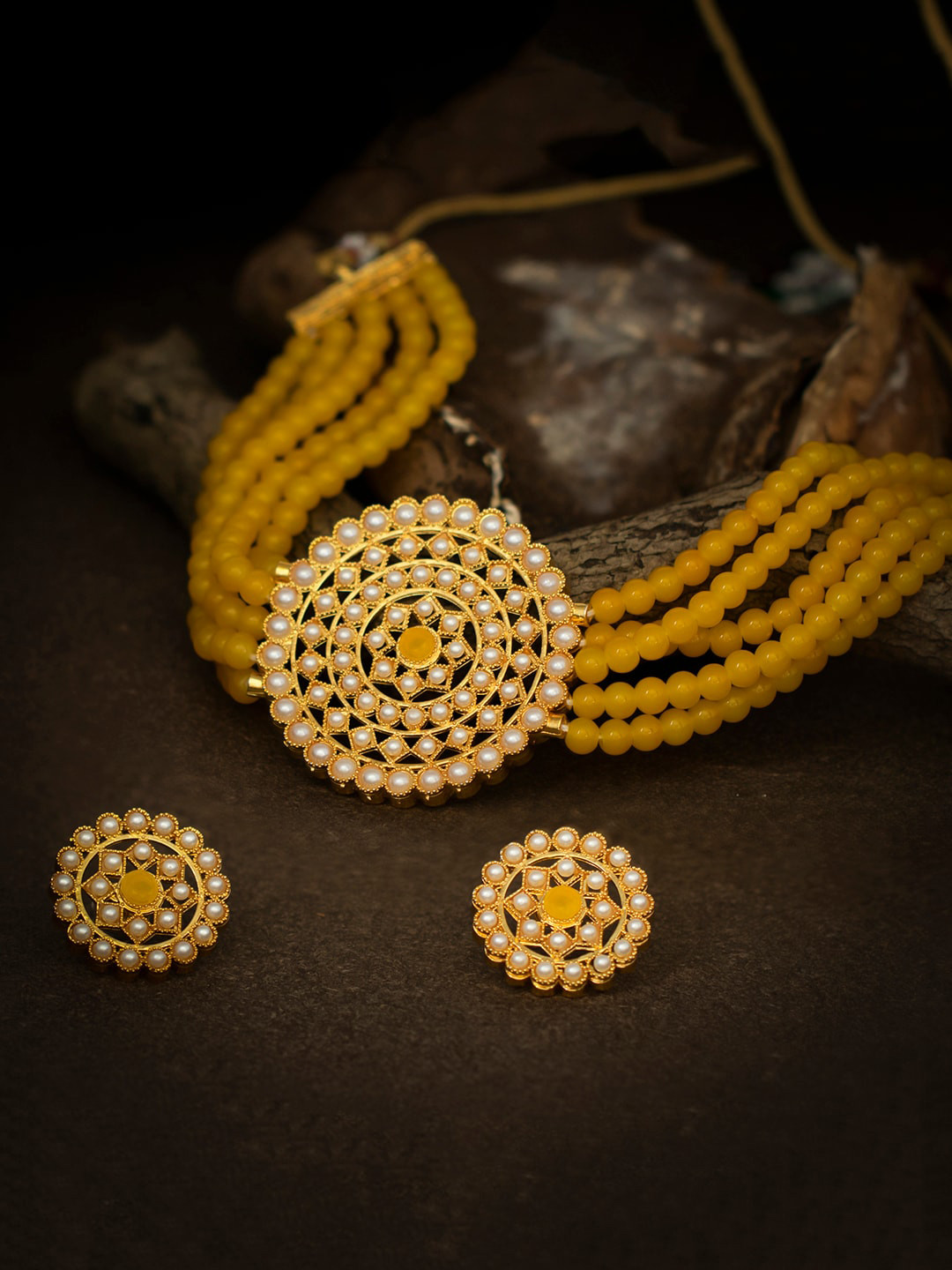 

Sukkhi Gold-Plated Maroon & White Pearl-Studded Jewellery Set