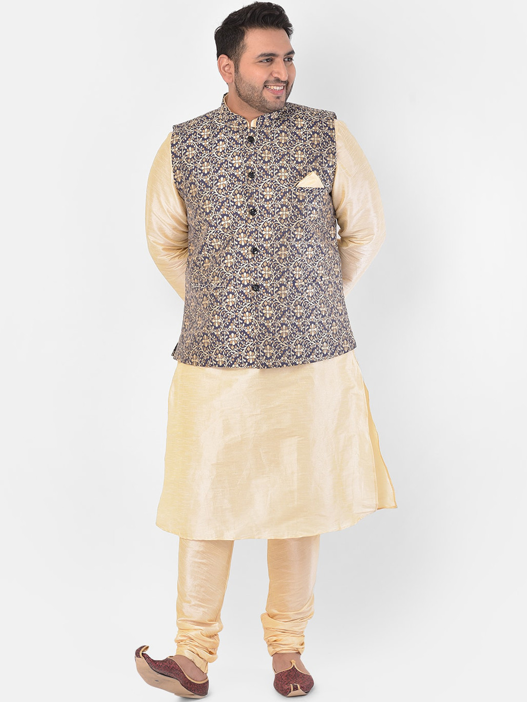 

DEYANN PLUS Men Navy Blue & Gold-Toned Solid Kurta with Churidar & Nehru Jacket