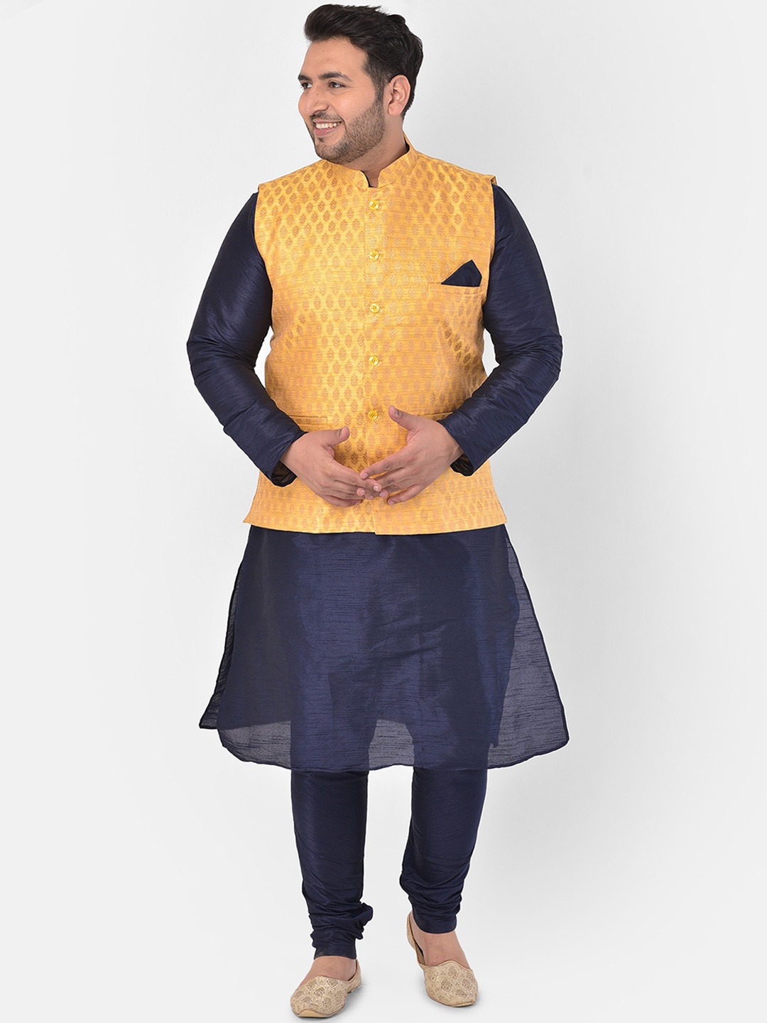 

DEYANN PLUS Men Navy Blue & Yellow Solid Kurta with Pyjamas