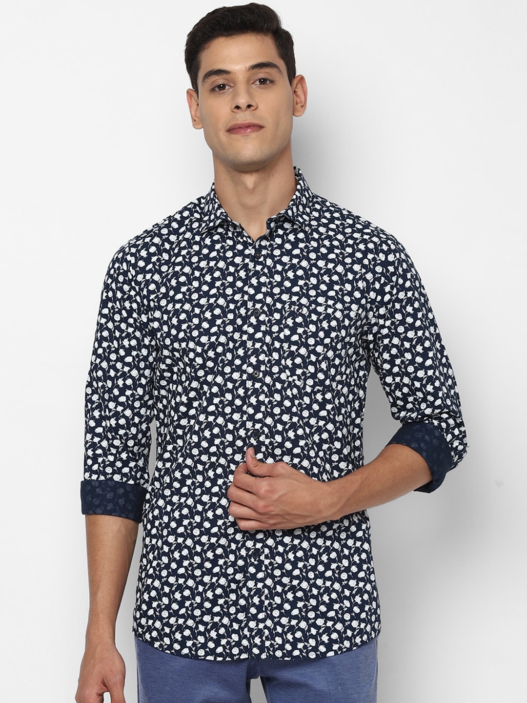 

Allen Solly Men Navy Blue & White Pure Cotton Slim Fit Printed Casual Shirt