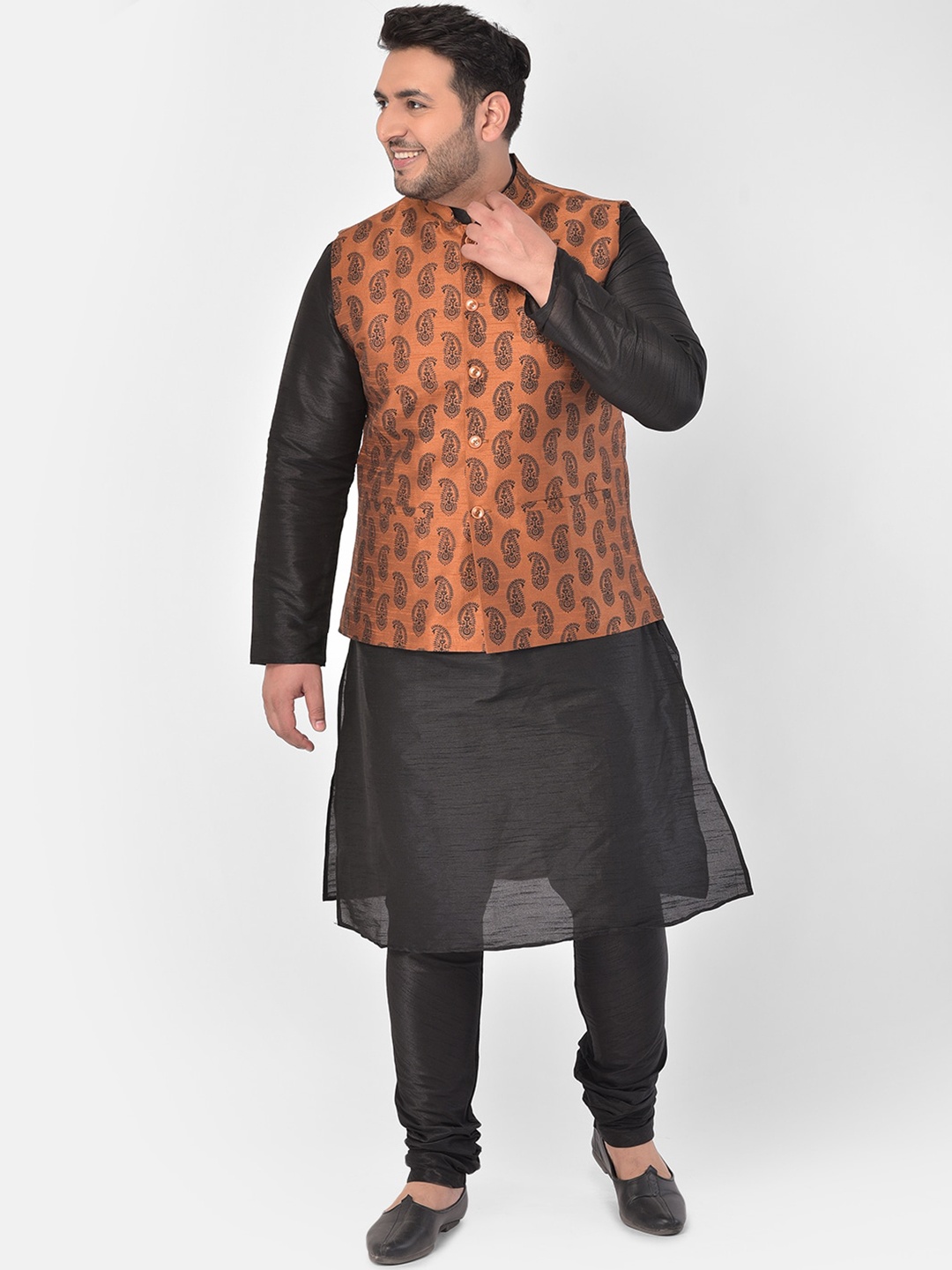 

DEYANN PLUS Men Copper-Toned Ethnic Motifs Dupion Silk Kurta with Churidar