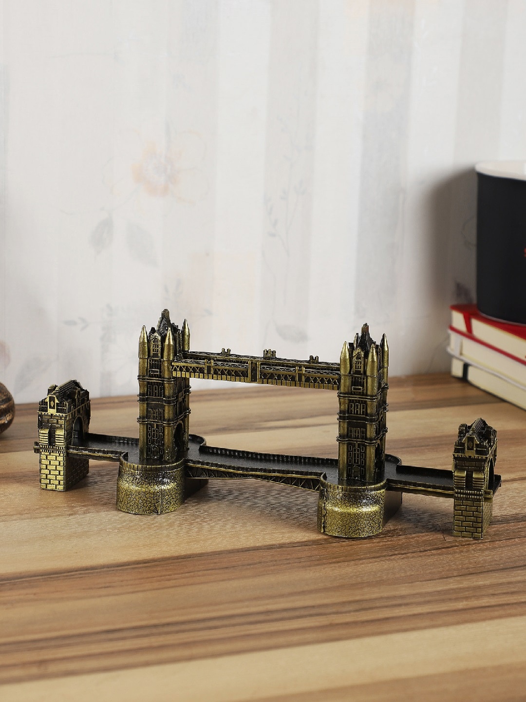 

EXIM DECOR Copper-Toned & Black London Tower Bridge Showpiece