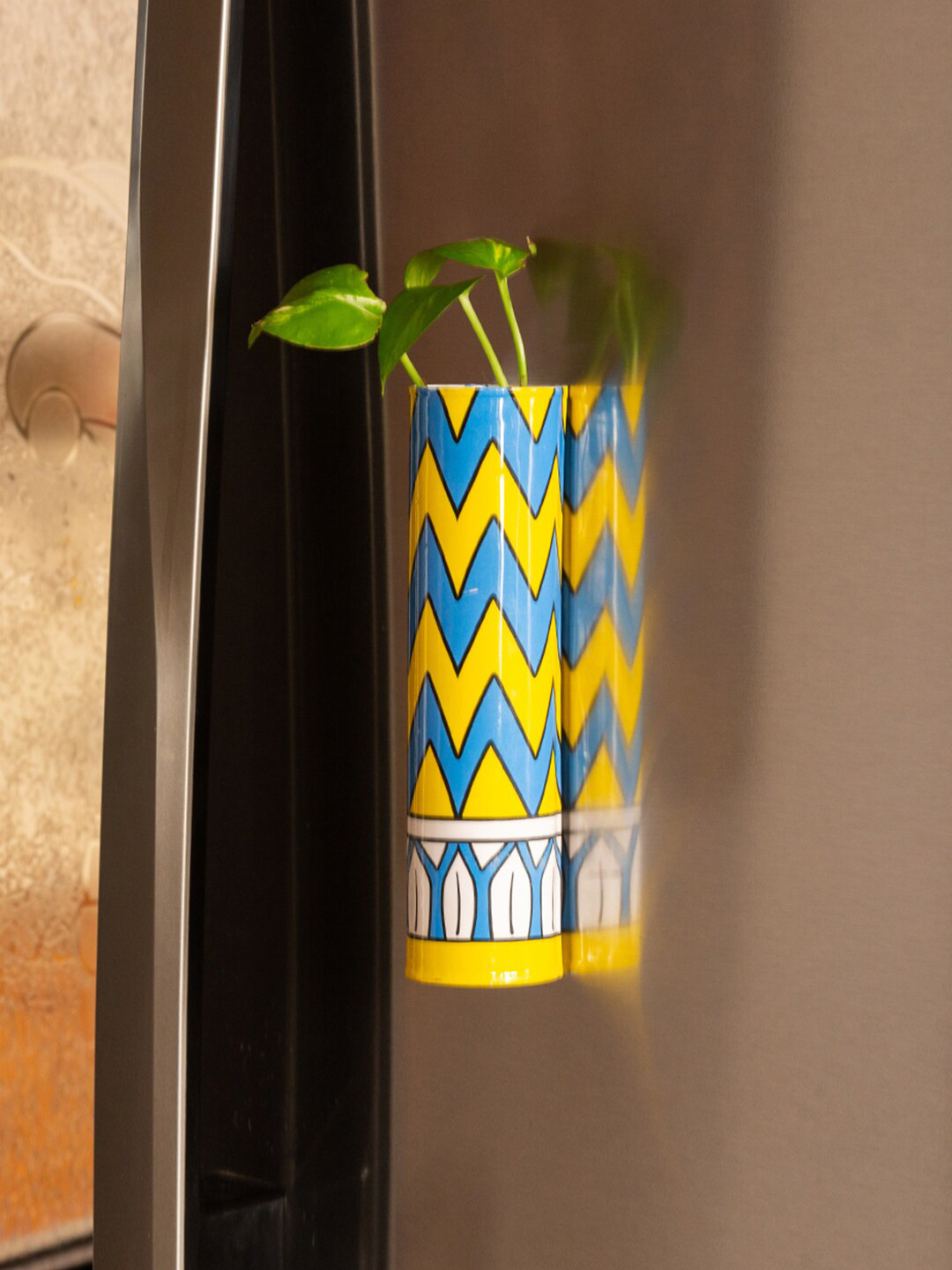 

ExclusiveLane Hanging Garden Iron Chevron Magnetic Frigde Planter, Blue