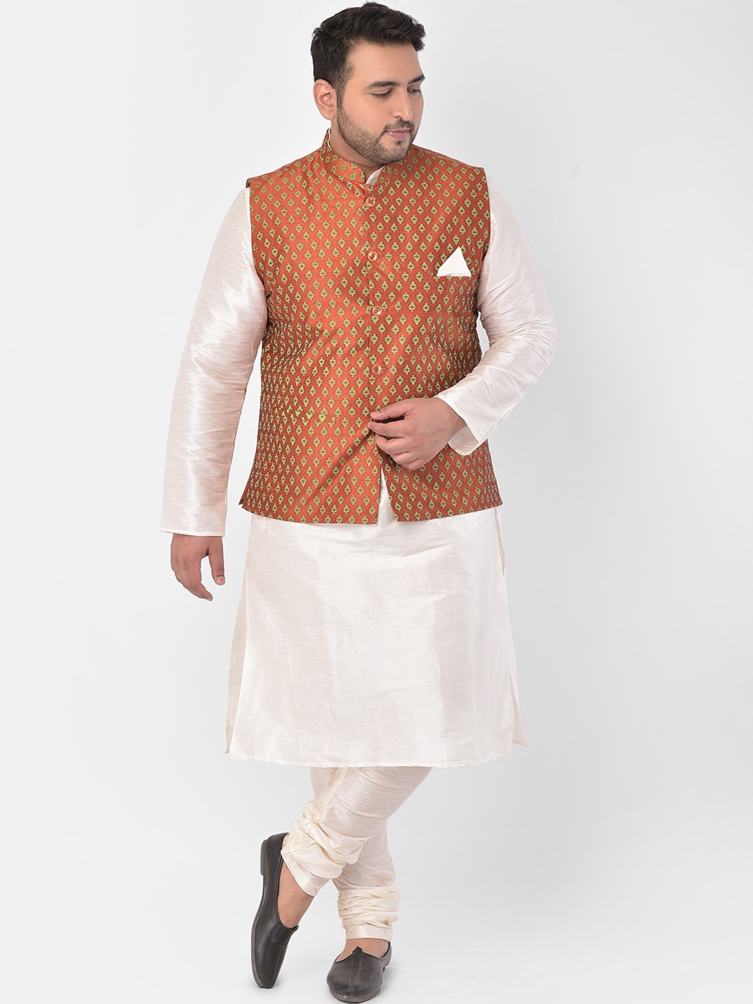 

DEYANN PLUS Men Cream-Coloured & Gold-Toned Solid Kurta with Pyjamas