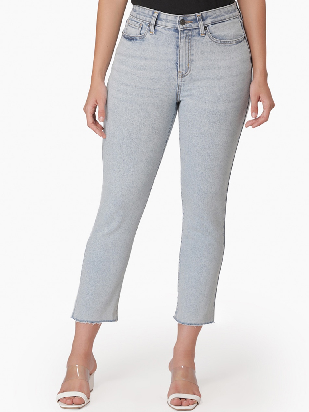 

Mode by Red Tape Women Blue Straight Fit Mid-Rise Clean Look Cropped Jeans