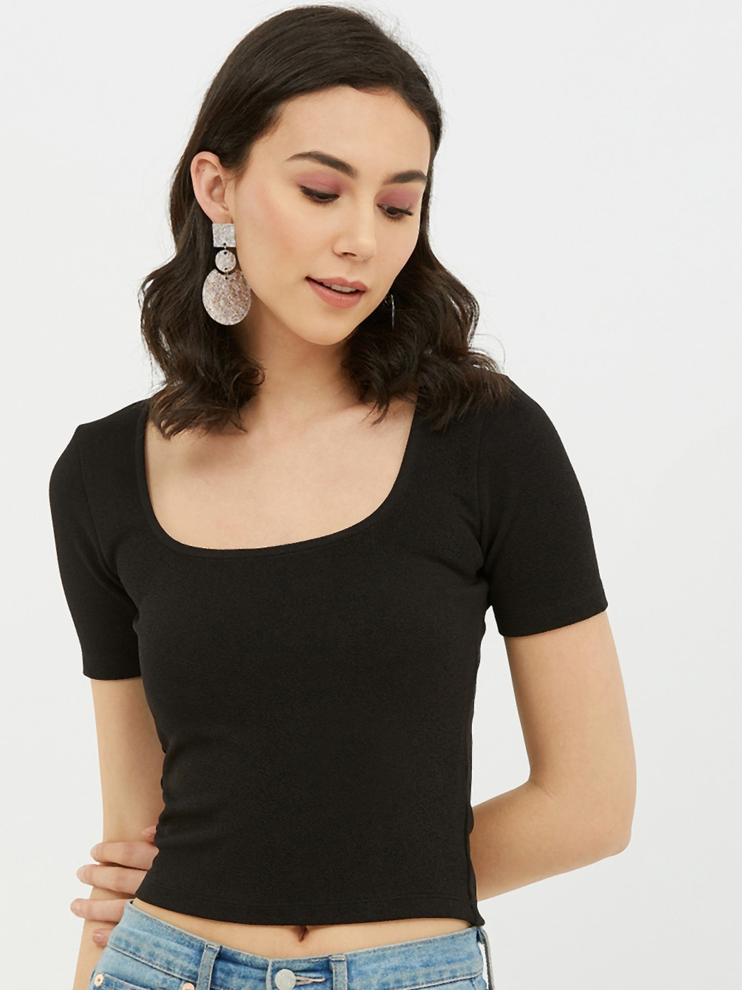 

Harpa Black Regular Solid Crop Top