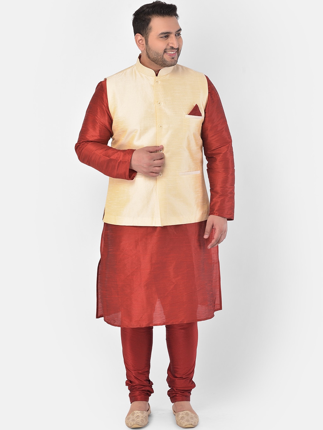 

DEYANN PLUS Men Red & Gold-Toned Solid Kurta with Churidar & Nehru Jacket