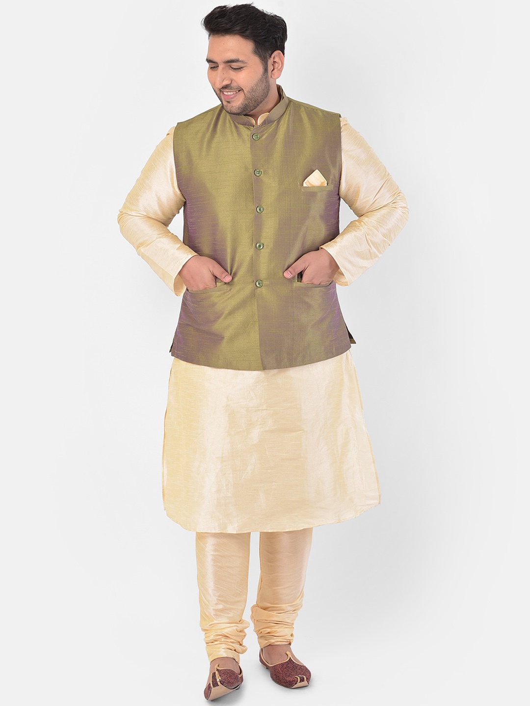 

DEYANN PLUS Men Gold-Toned & Green Solid Kurta with Churidar & Jacket