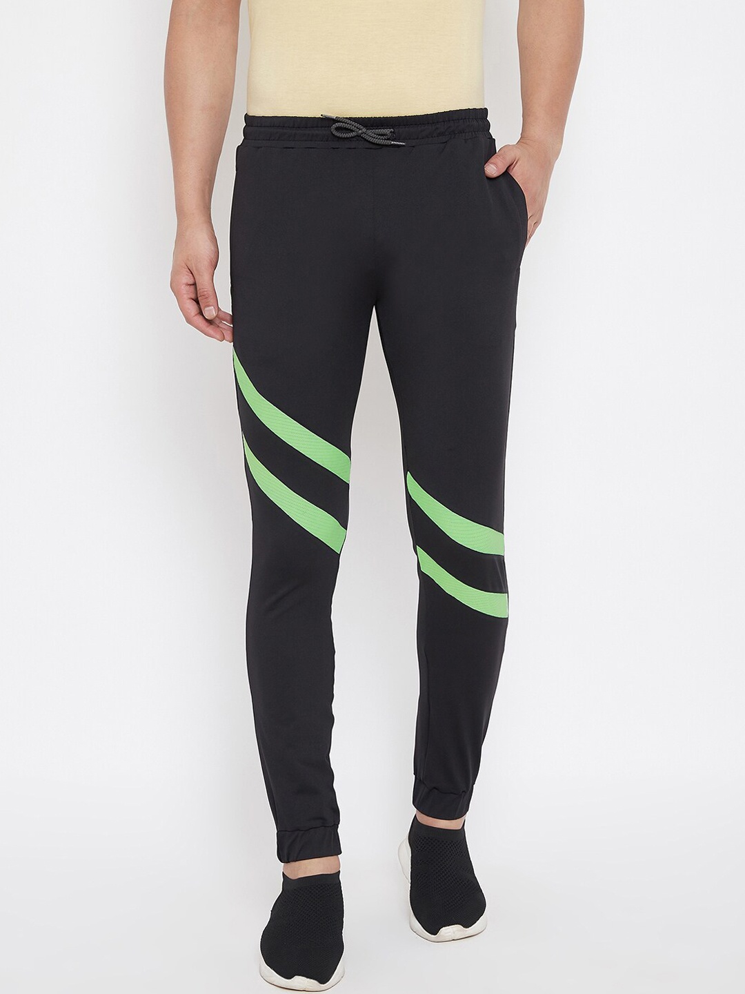 JUMP USA Men Black Solid Slim Fit Active Wear Joggers