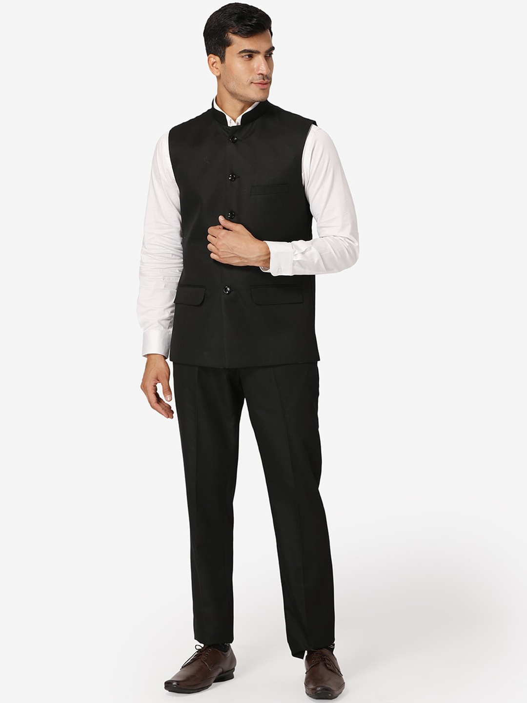 

Wintage Men Black Solid Two-Piece Formal Suit
