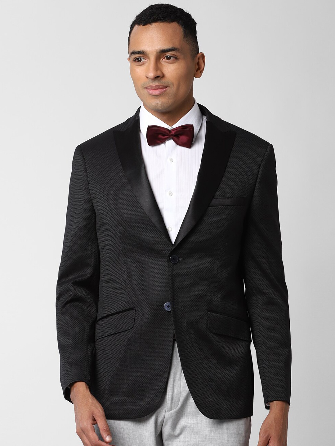 

Peter England Elite Men Black Self Design Single-Breasted Slim-Fit Blazer