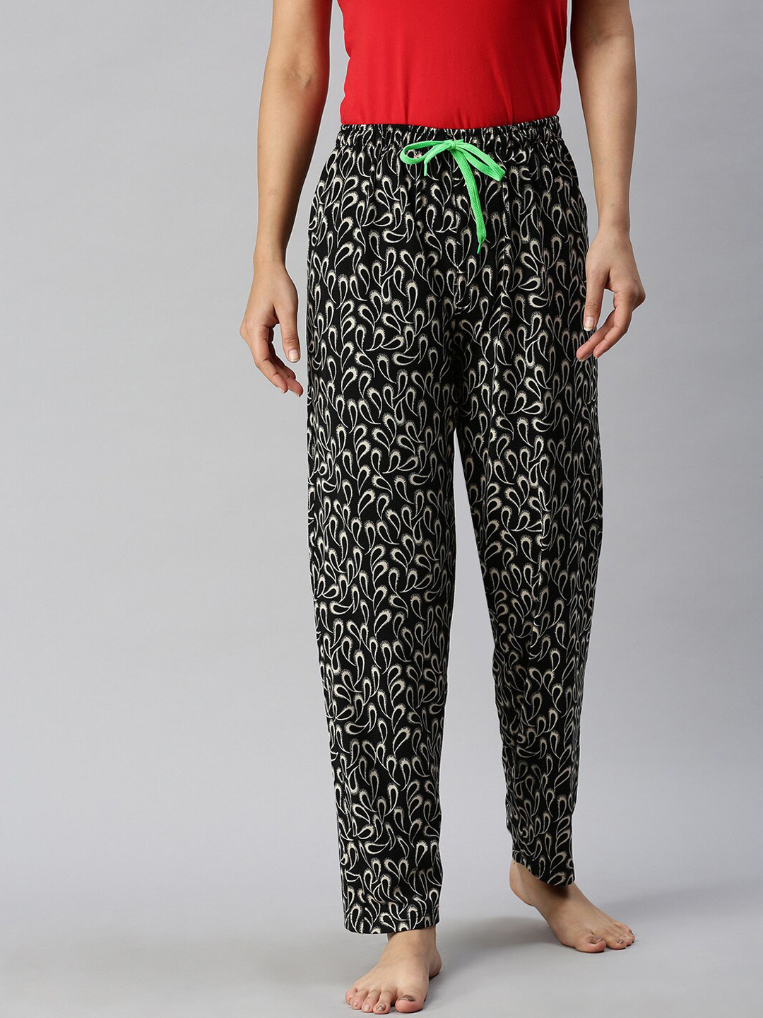 

Kryptic Women Black & White Printed Lounge Pants
