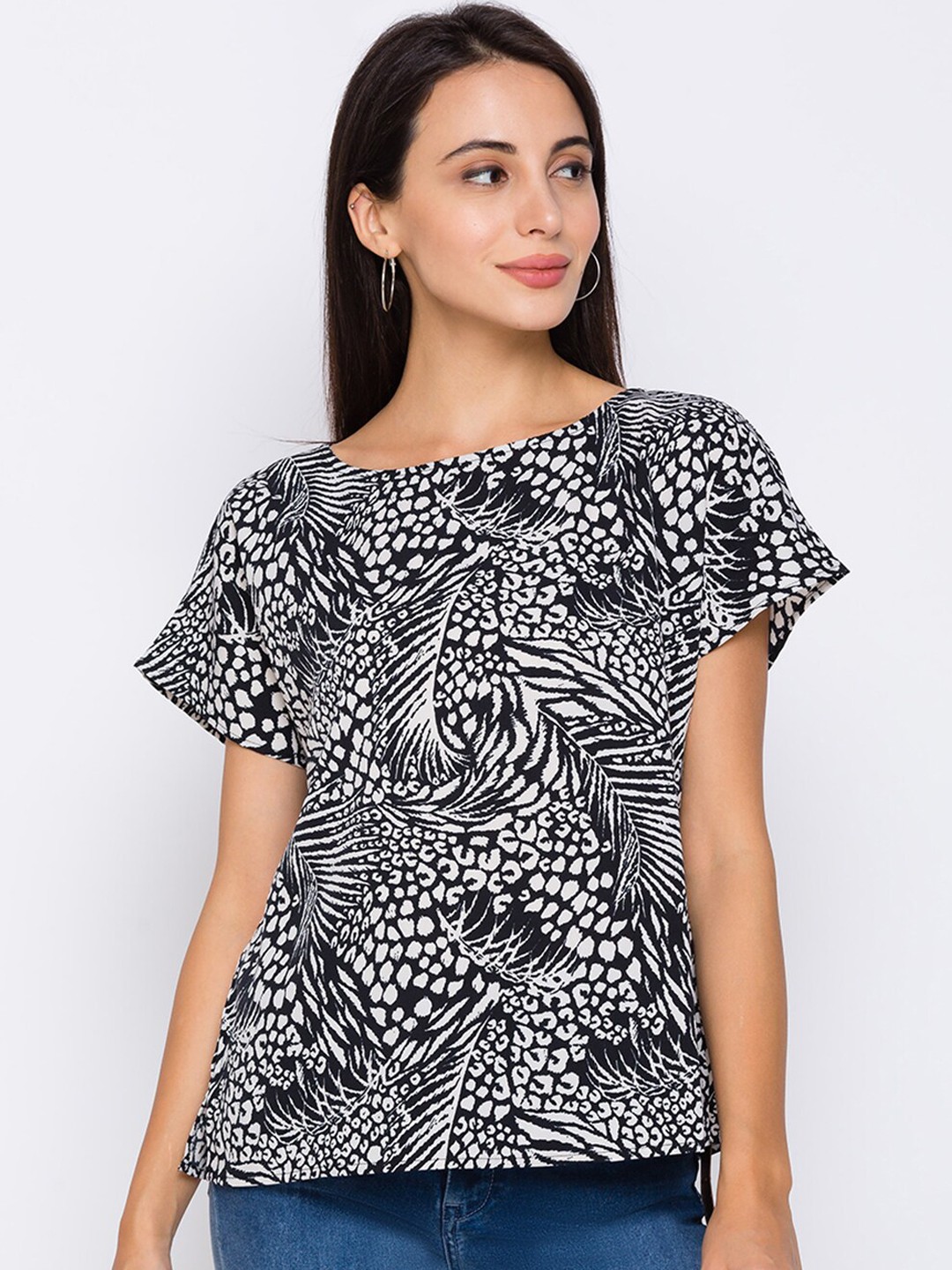 

Globus Black Printed Regular Top