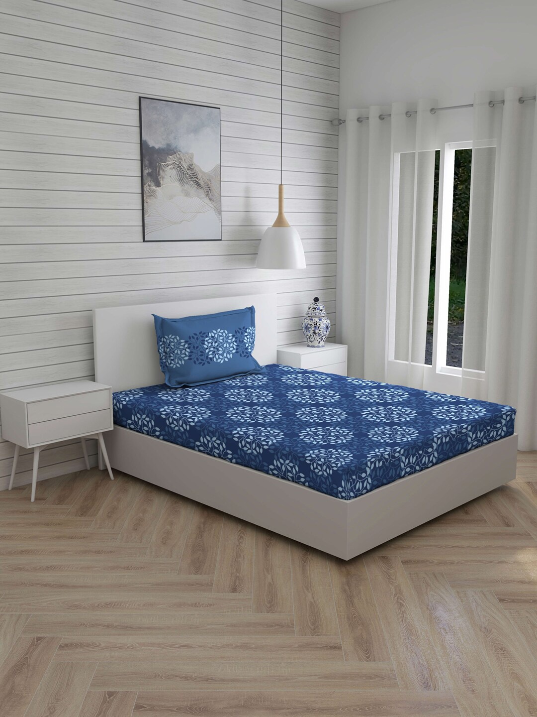 

Layers Blue & White Floral 104 TC Cotton 1 Single Bedsheet with 1 Pillow Covers