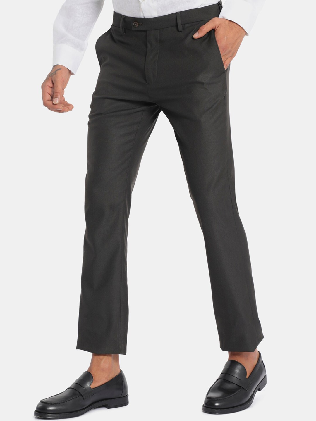 

Arrow Men Black Regular Fit Solid Formal Trousers