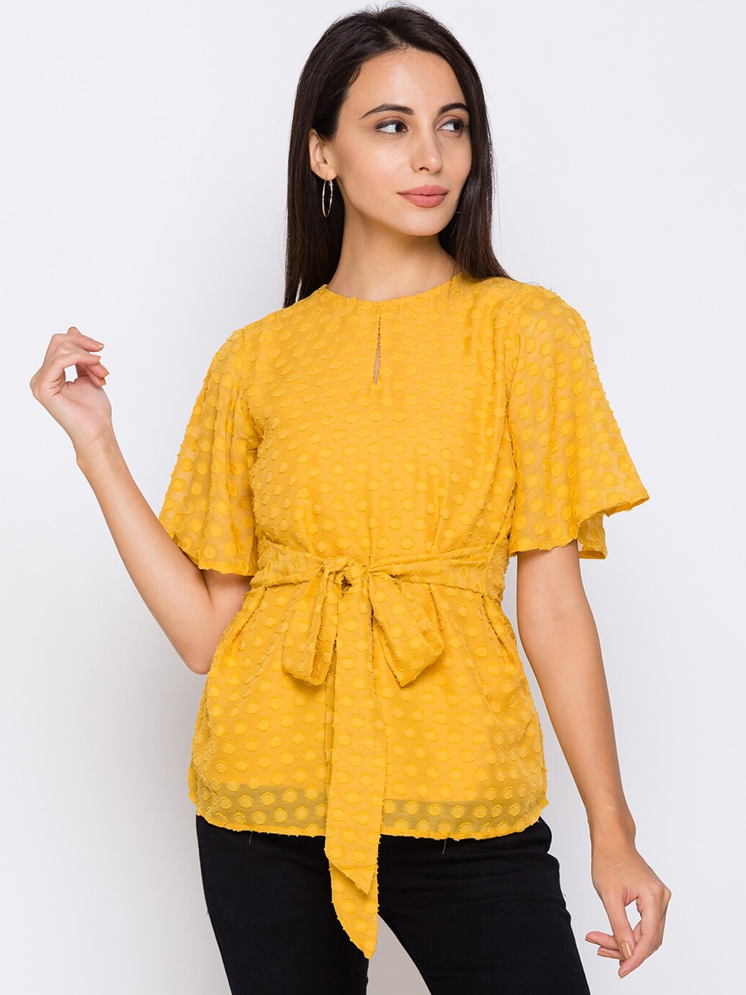 

Globus Mustard Solid Keyhole Neck Cinched Waist Top