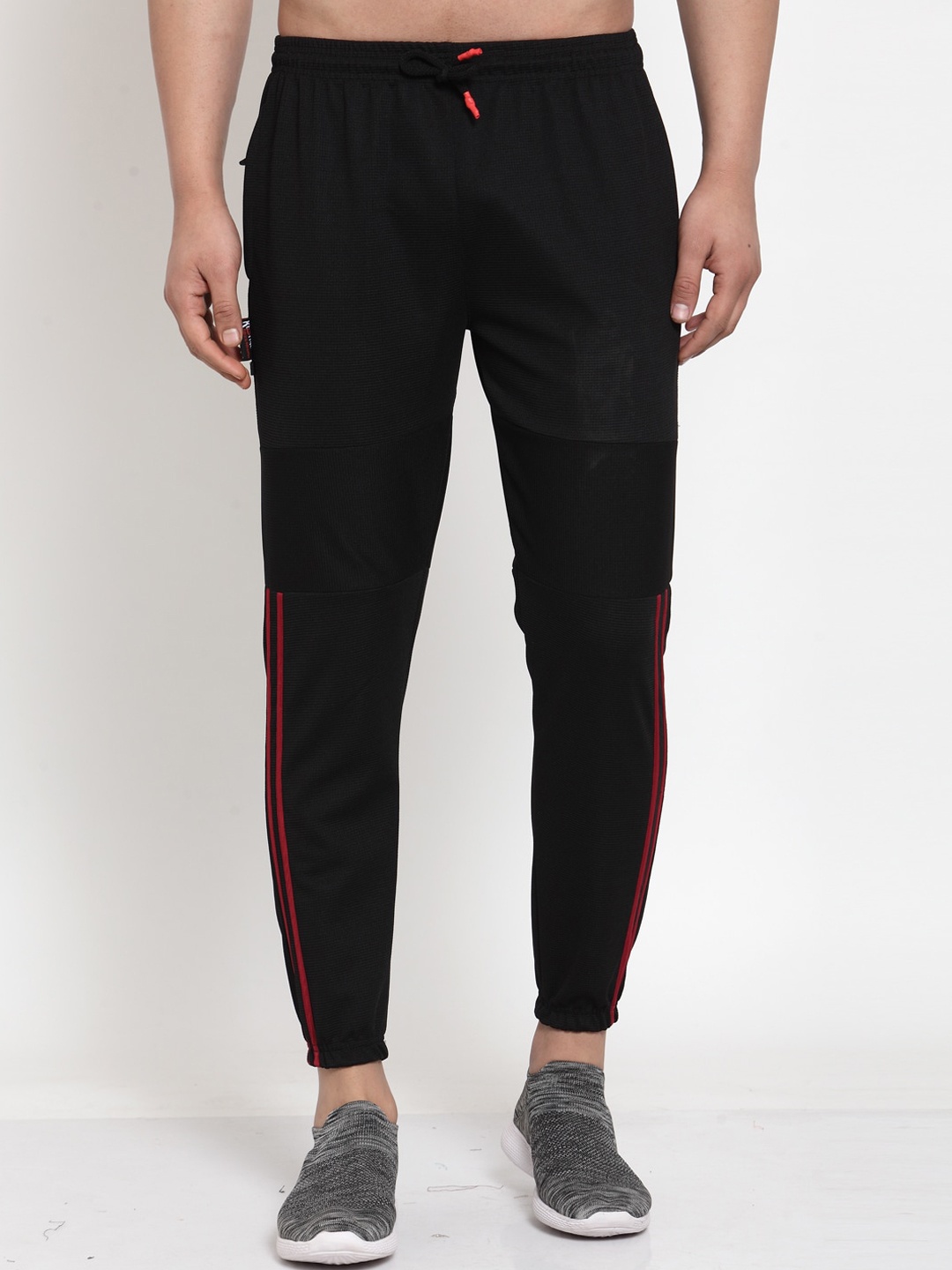 

KLOTTHE Men Black Solid Slim-Fit Joggers