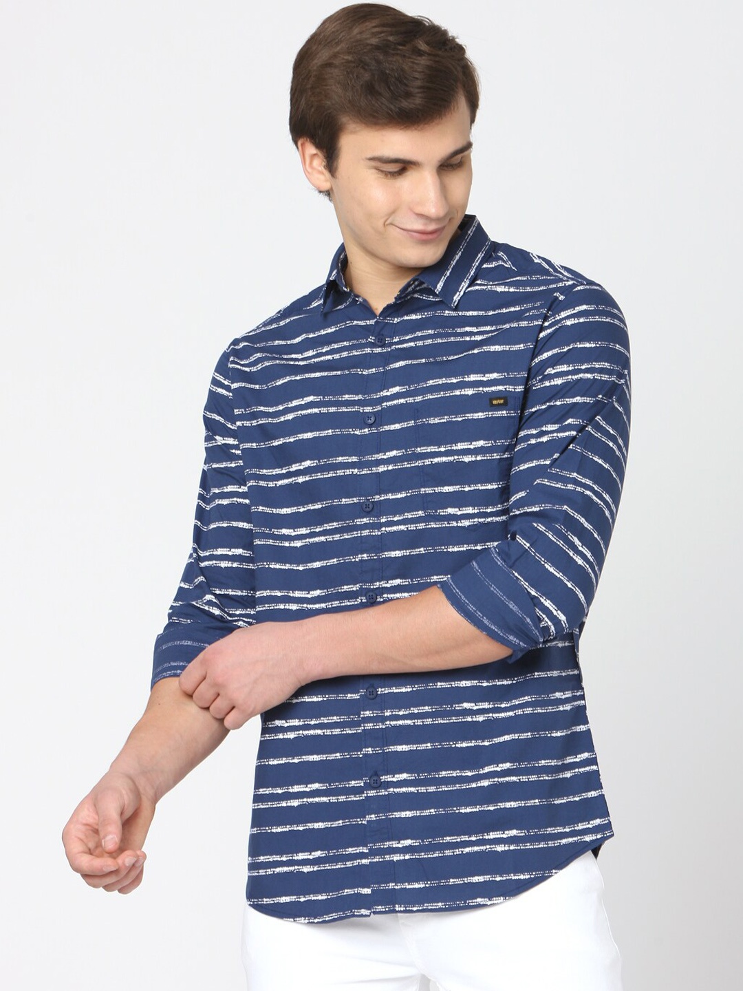 

SPYKAR Men Navy Blue & White Slim Fit Striped Casual Shirt