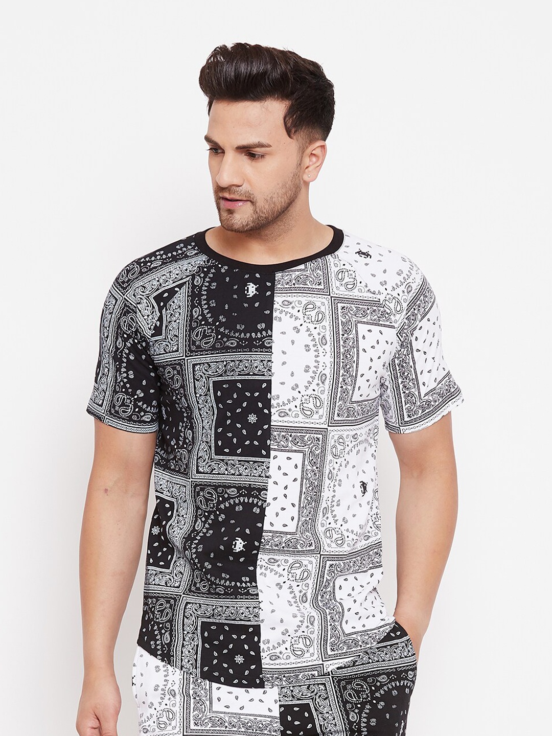 

FUGAZEE Men Black Printed Round Neck Cotton Pure Cotton T-shirt