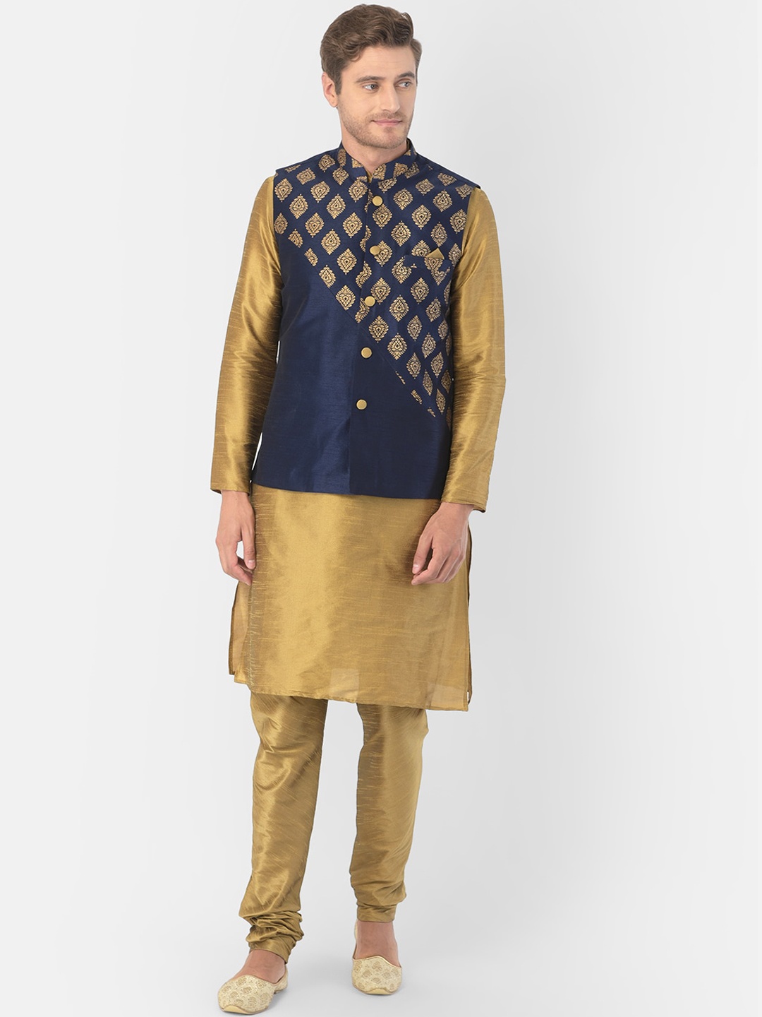 

DEYANN Men Gold-Toned & Navy Blue Solid Kurta with Pyjamas