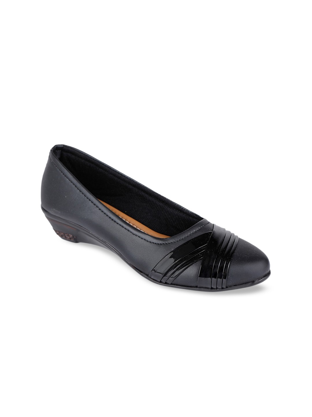 

TRASE Women Black Textured Pumps