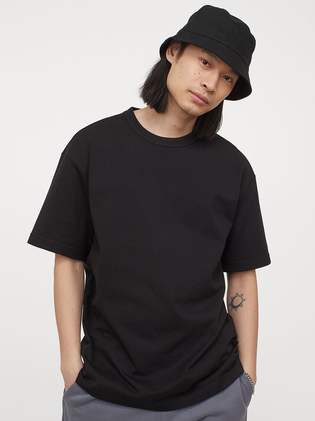 

H&M Men Black Solid COOLMAX Relaxed Fit T-shirt