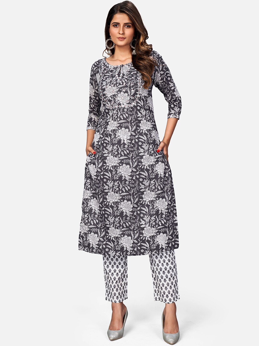 

Vbuyz Women Floral Print & Embroidered Straight Cotton Dark Grey Kurta With Pant