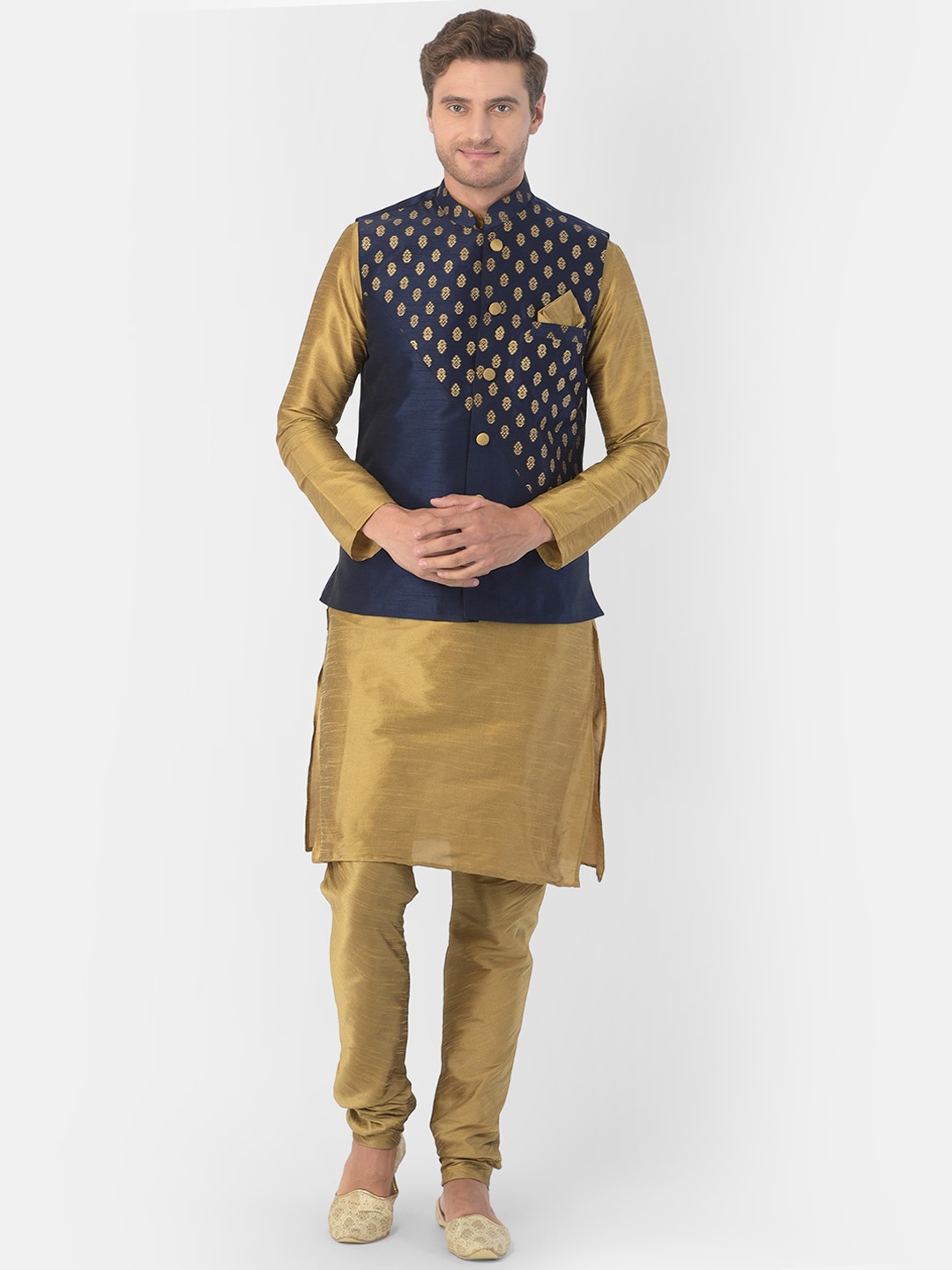 

DEYANN Men Gold-Toned & Navy Blue Solid Kurta with Pyjamas