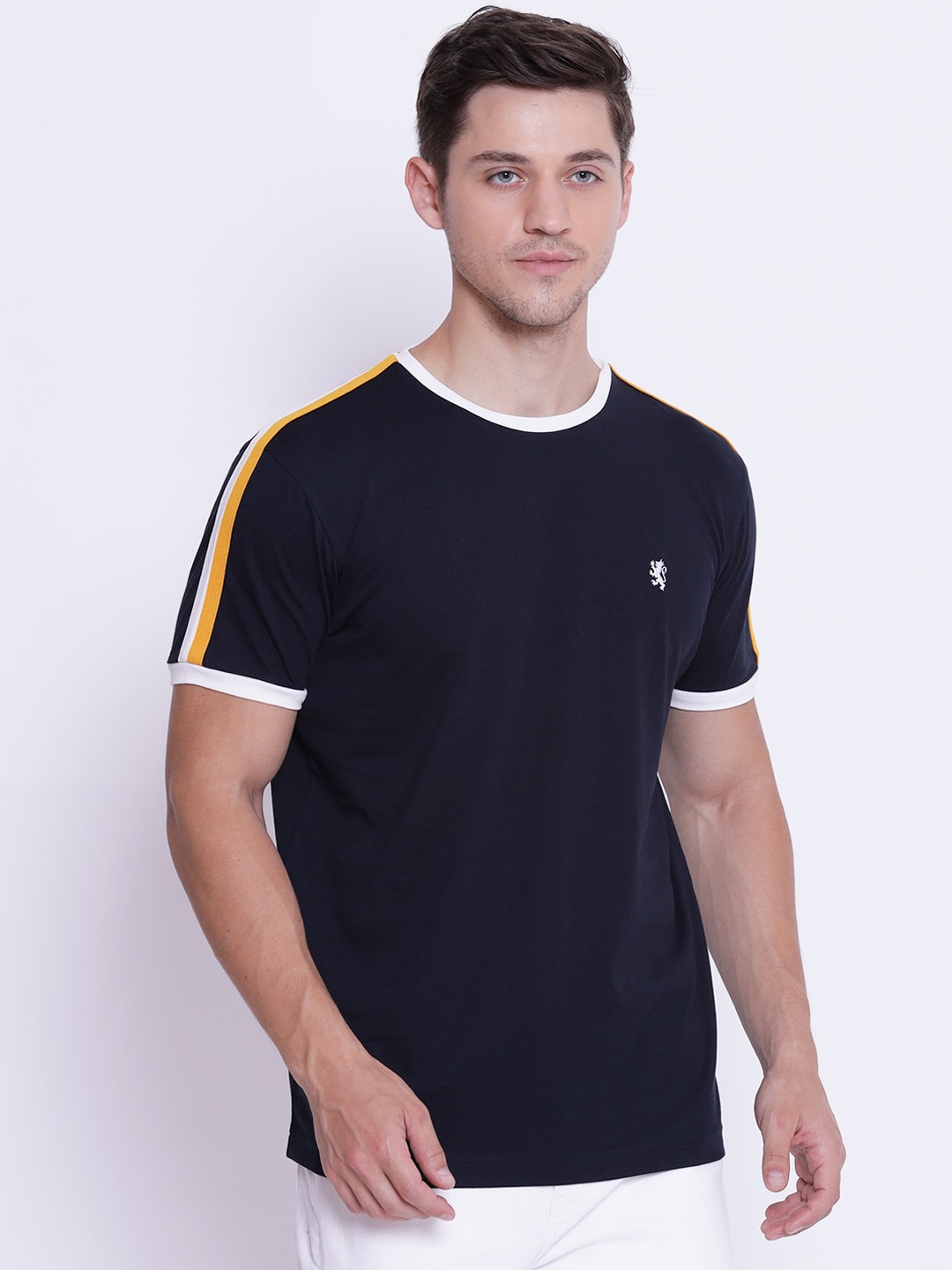 

Red Tape Men Navy Blue Solid Round Neck T-shirt