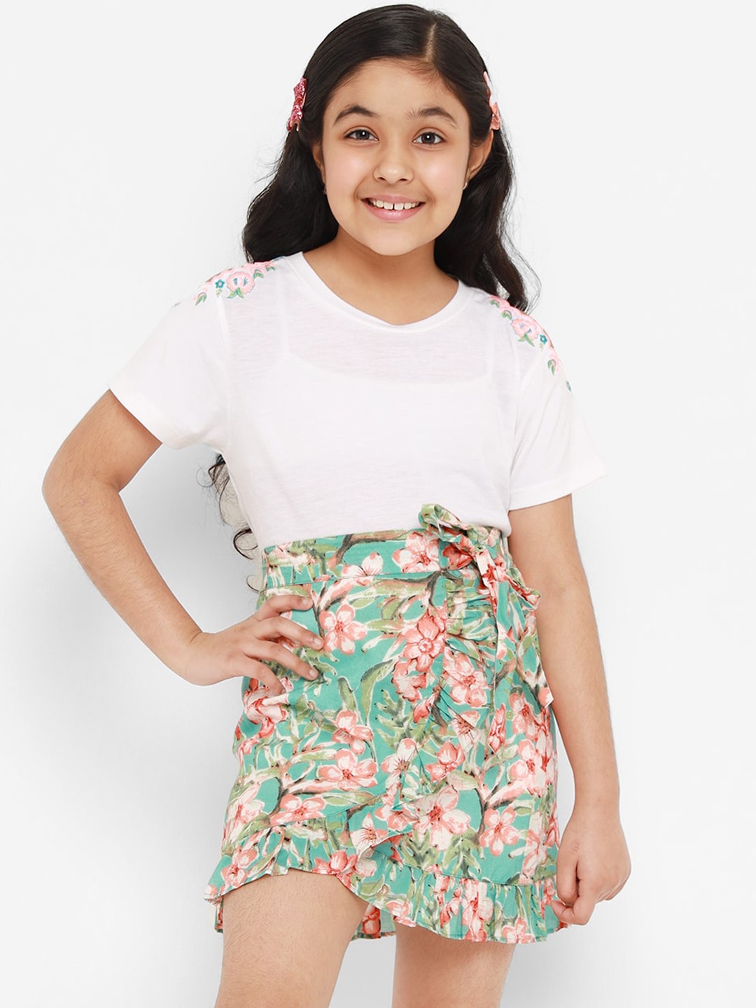 

Natilene Girls White & Sea Green Solid T-shirt with Skirt