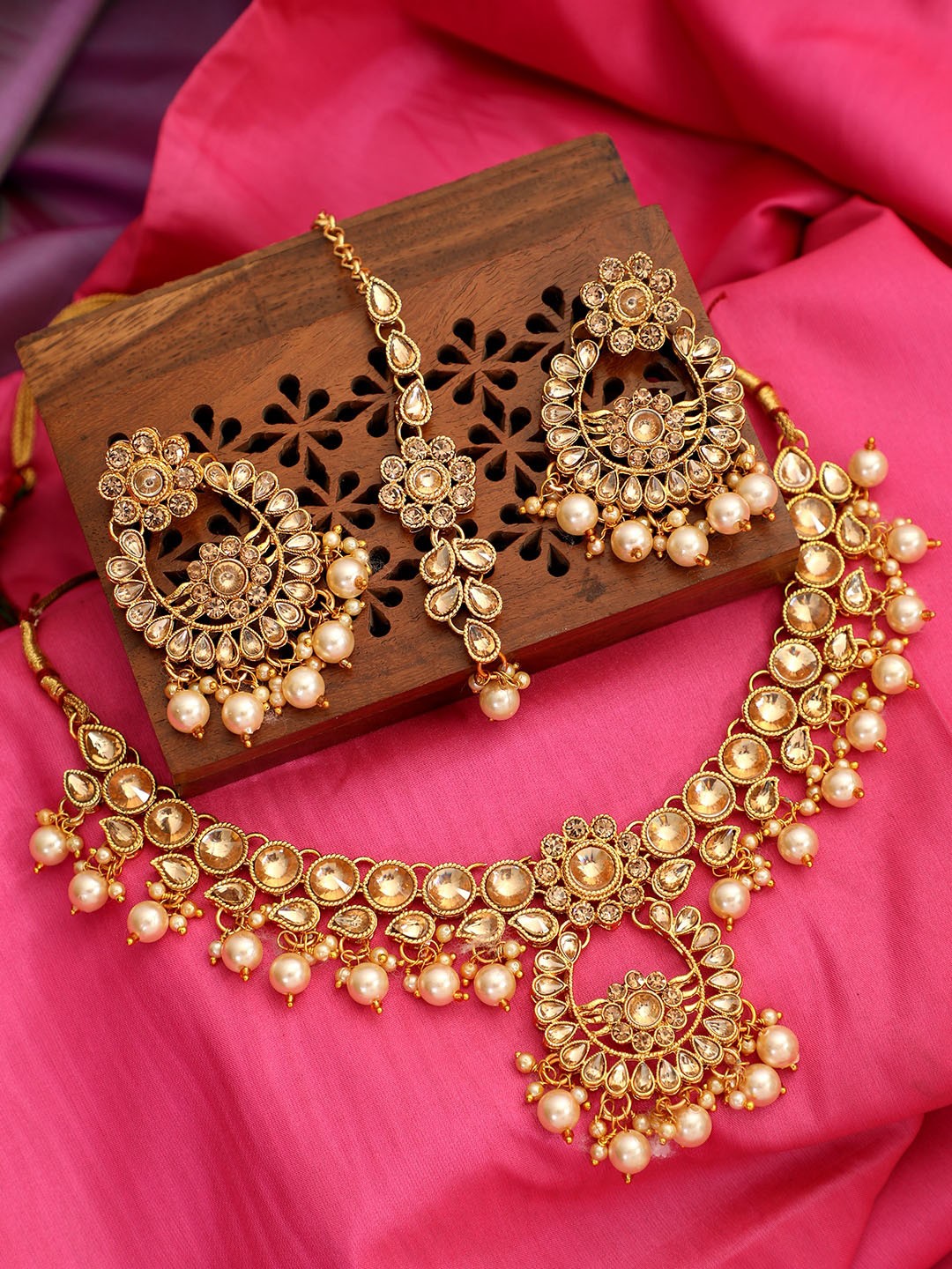 

ANIKAS CREATION Gold-Plated & Beige Kundan-Studded & Pearl-Beaded Handcrafted Jewellery Set