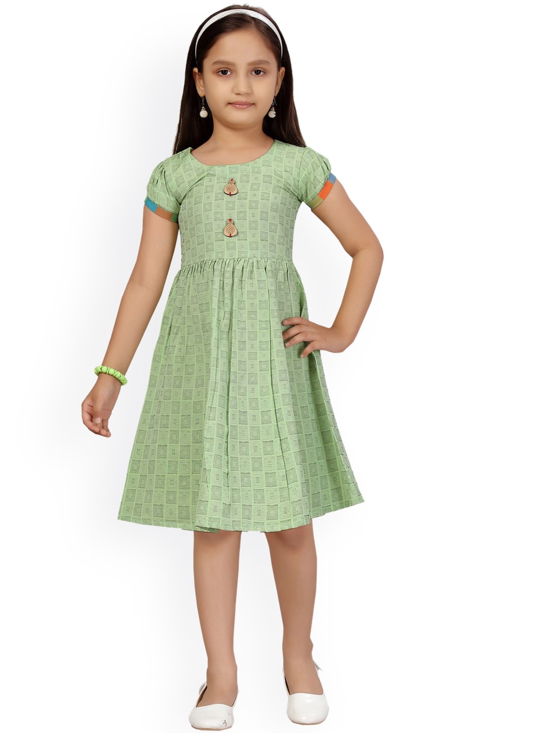 

Aarika Girls Green Printed Fit and Flare Dress