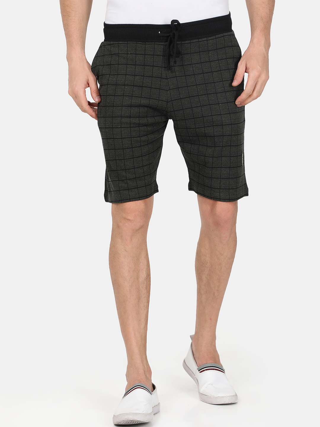 

Masculino Latino Men Black Checked Regular Fit Regular Shorts