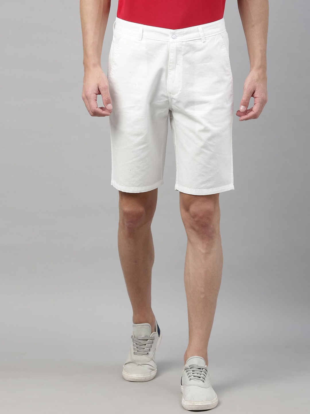 

Bushirt Men White Solid Regular Fit Chino Shorts
