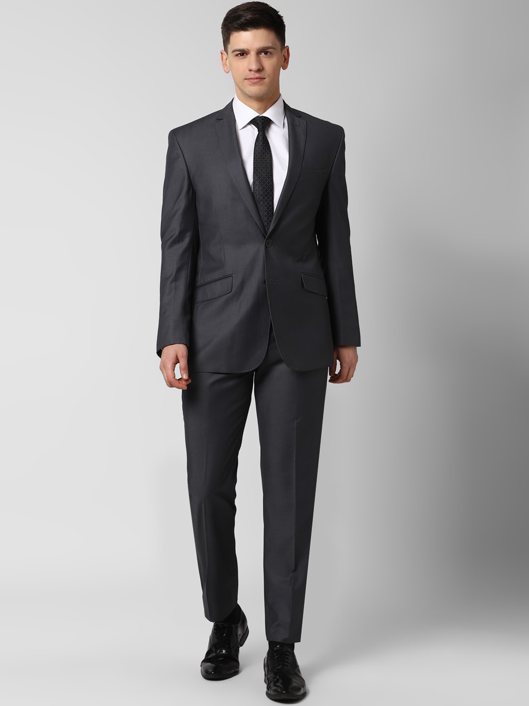 

Peter England Men Charcoal Grey Solid Slim-Fit Single-Breasted Formal Suit