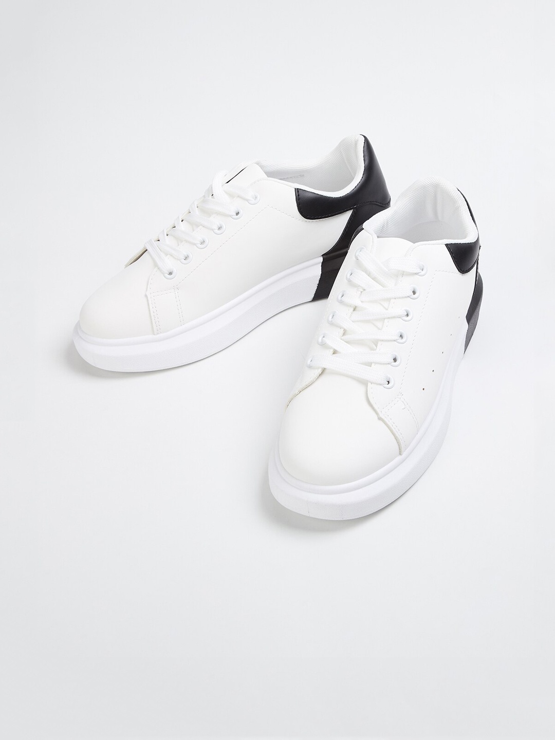 

Ginger by Lifestyle Women Black & White Colourblocked Sneakers