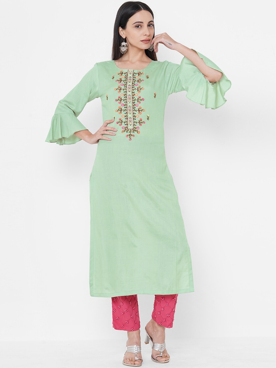 

FASHOR Women Green Floral Embroidered Bell Sleeves Thread Work Kurta