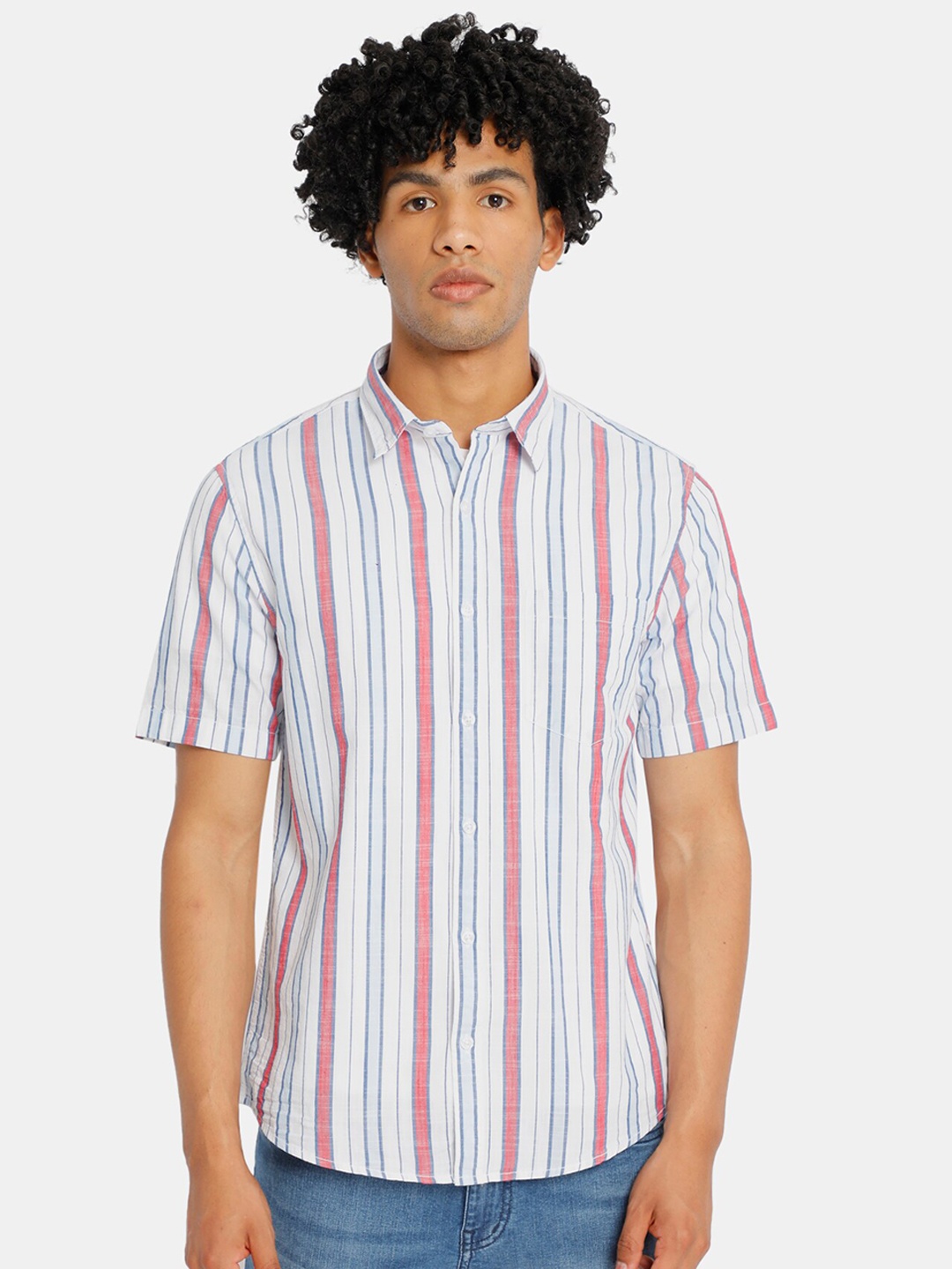 

Ruggers Men White & Blue Regular Fit Striped Casual Shirt