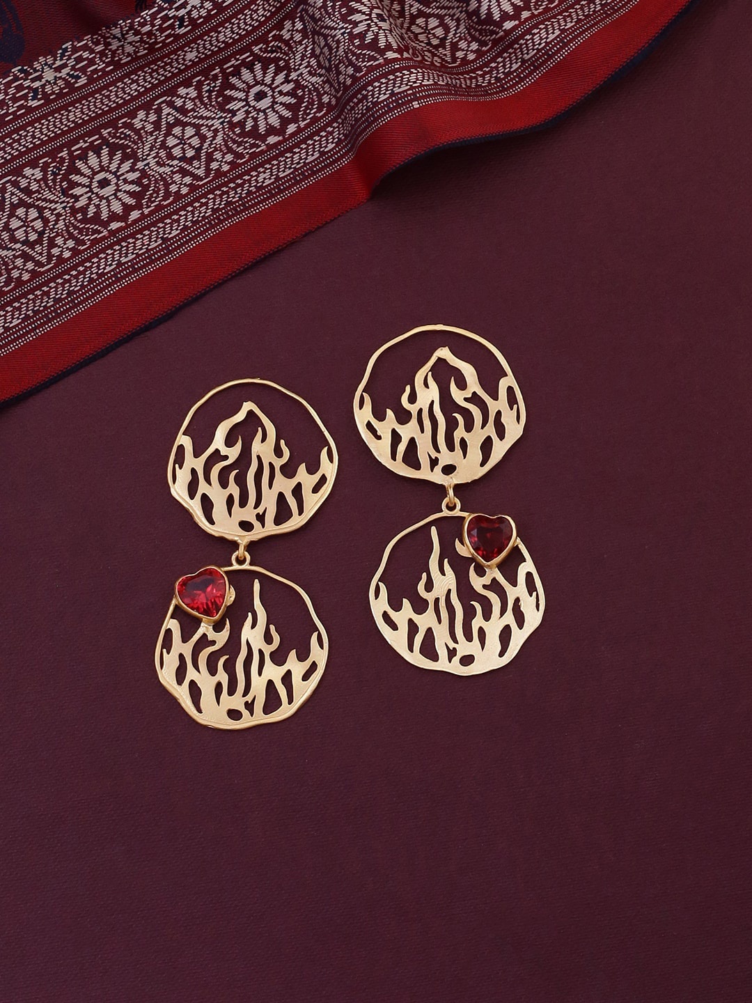 

Shoshaa Gold-Toned Contemporary Hoop Earrings