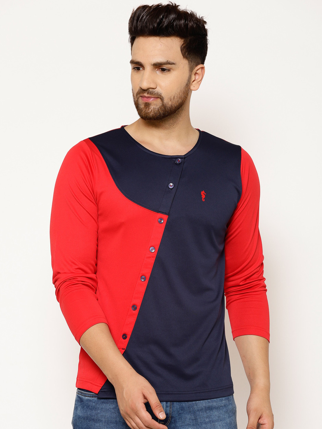 

EPPE Men Red & Navy Blue Colourblocked Round Neck T-shirt