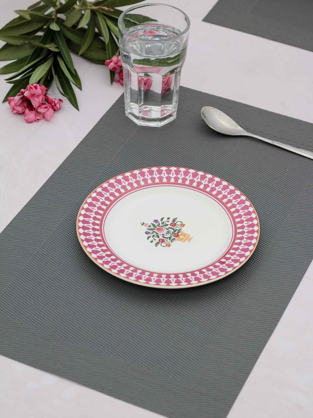 

India Circus White & Pink Set of 6 Ceramic Quarter Plates